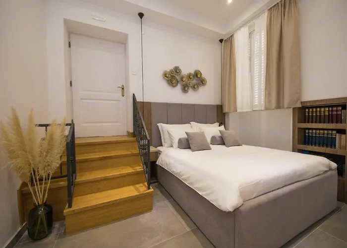 Superior A Cappella Apartment