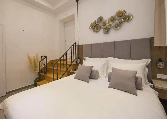 Superior A Cappella Apartment