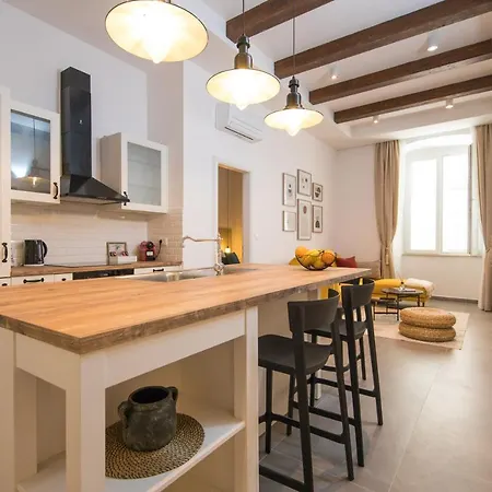 A Cappella Apartment *